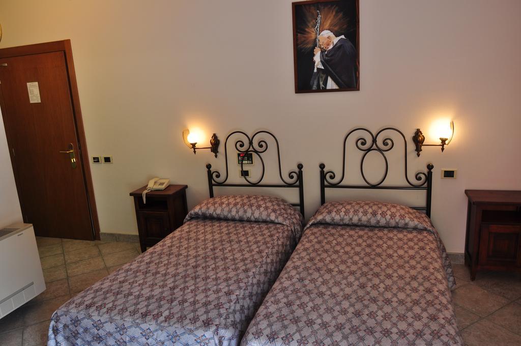 Leo Hotel Леонесса Екстер'єр фото
